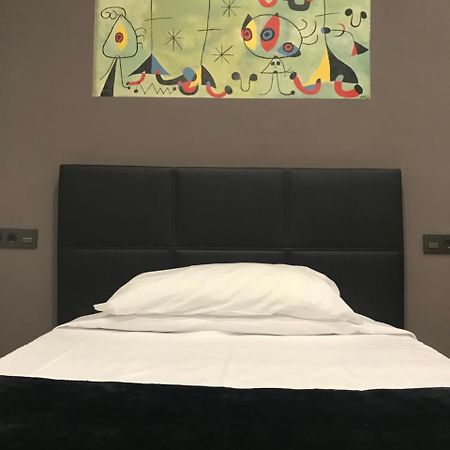 Hostal Eden Барселона Екстериор снимка