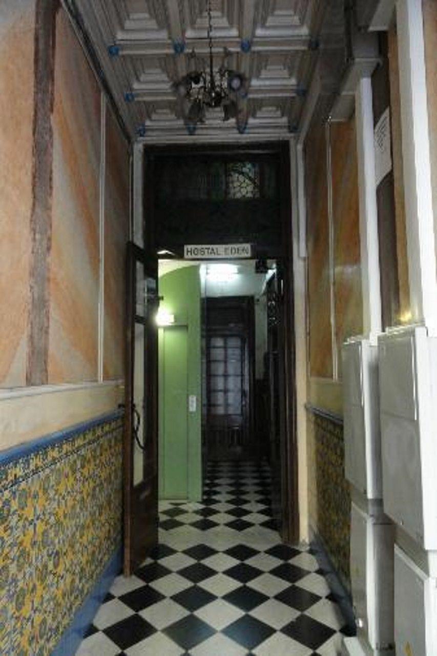 Hostal Eden Барселона Екстериор снимка
