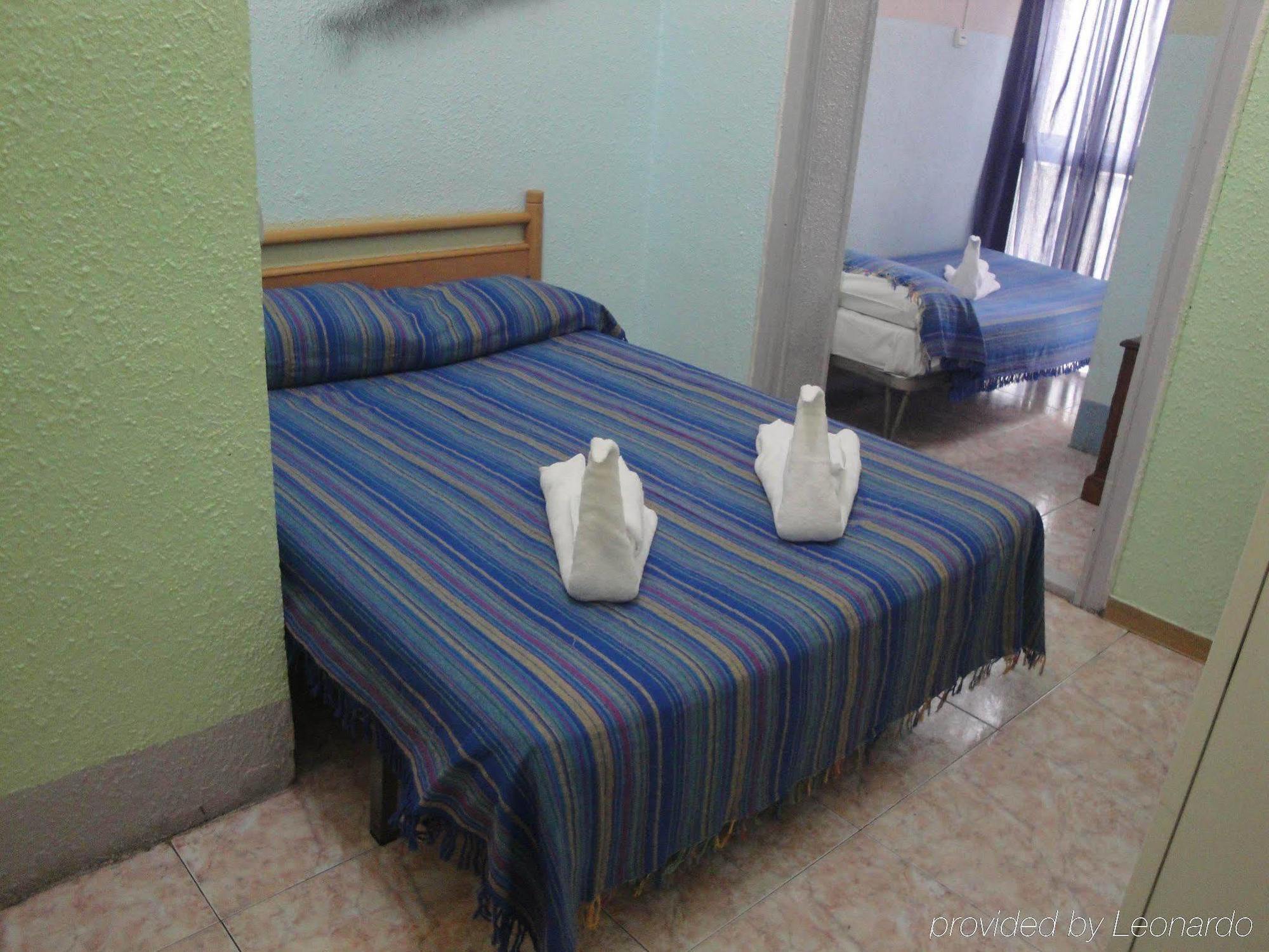 Hostal Eden Барселона Екстериор снимка