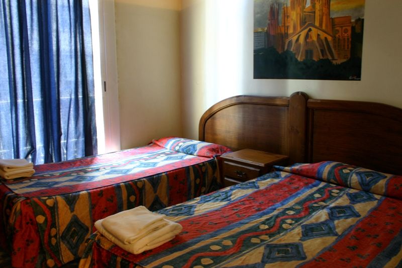 Hostal Eden Барселона Екстериор снимка