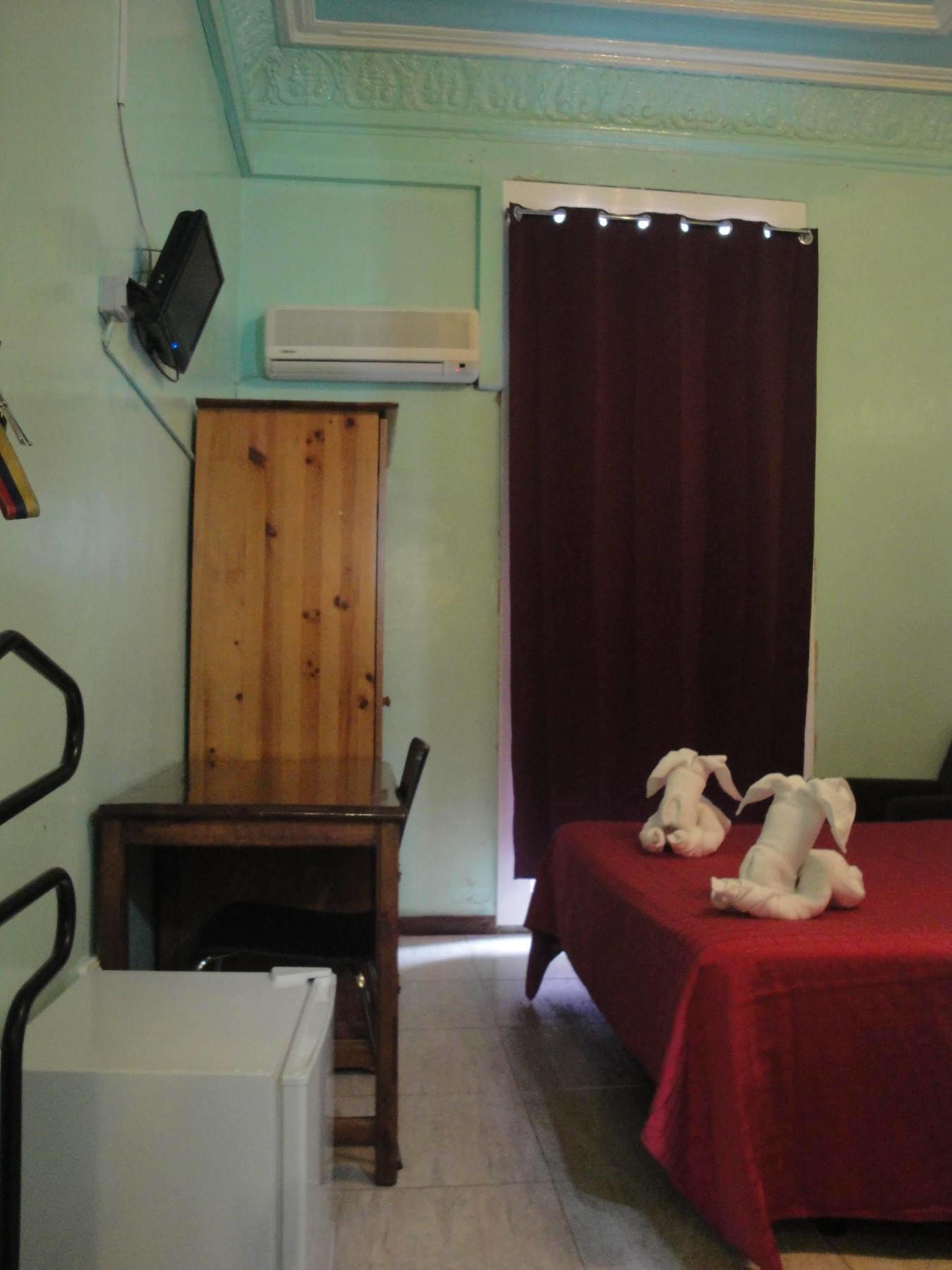 Hostal Eden Барселона Екстериор снимка