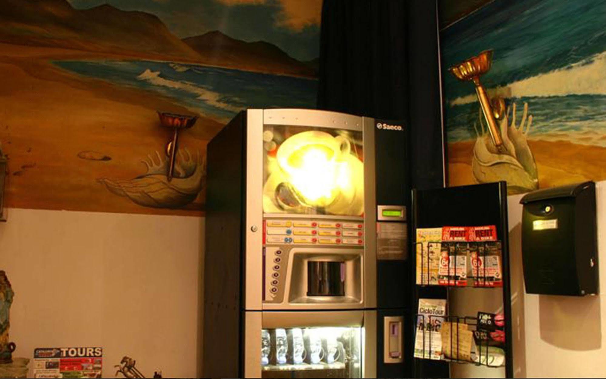 Hostal Eden Барселона Екстериор снимка