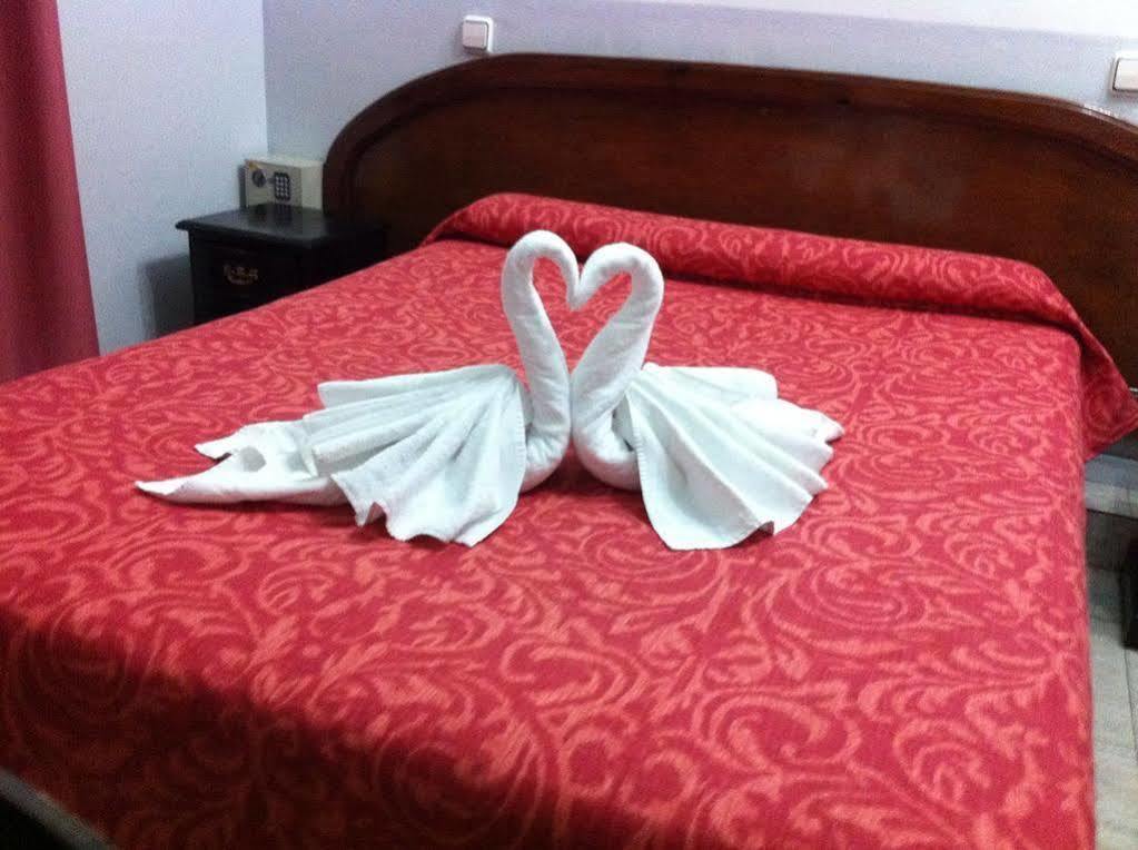 Hostal Eden Барселона Екстериор снимка
