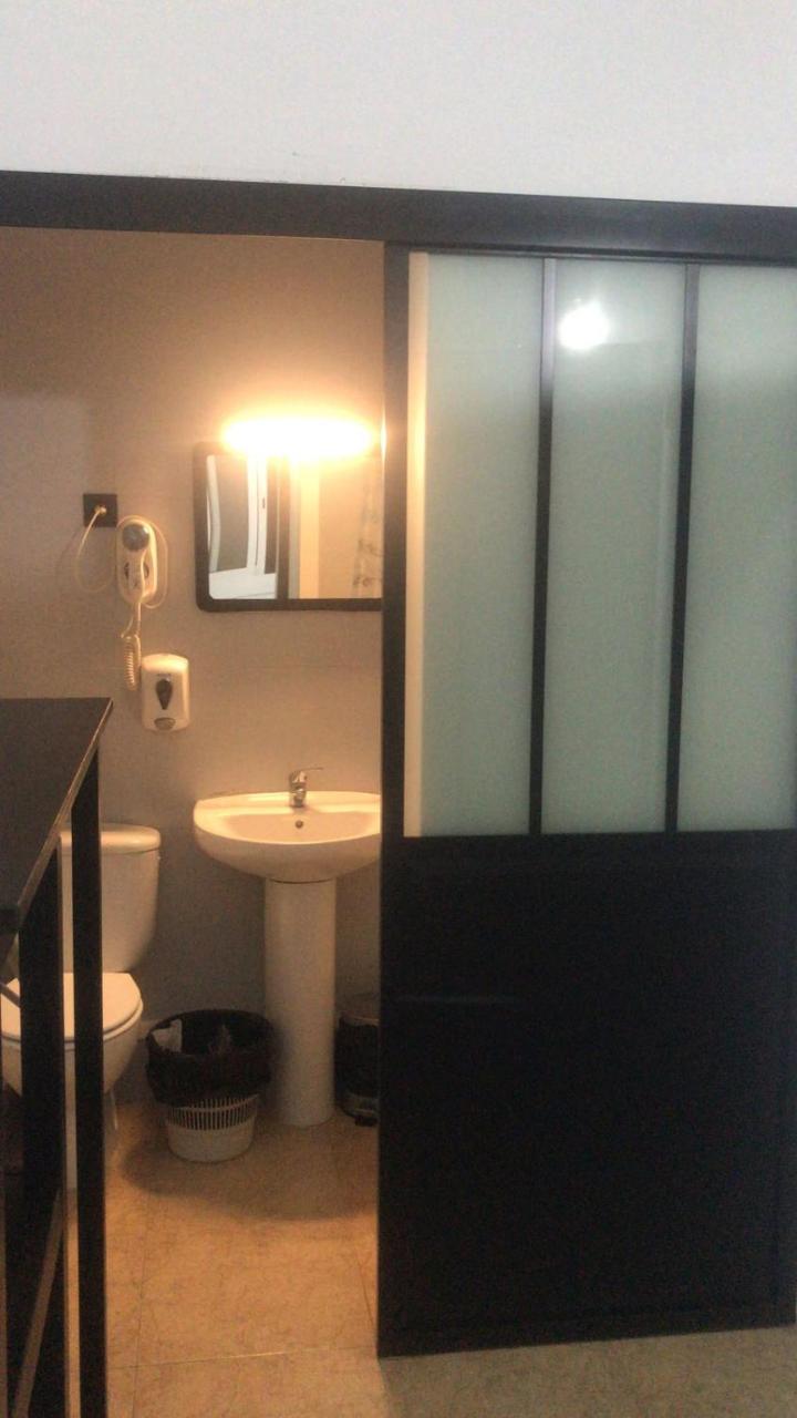 Hostal Eden Барселона Екстериор снимка