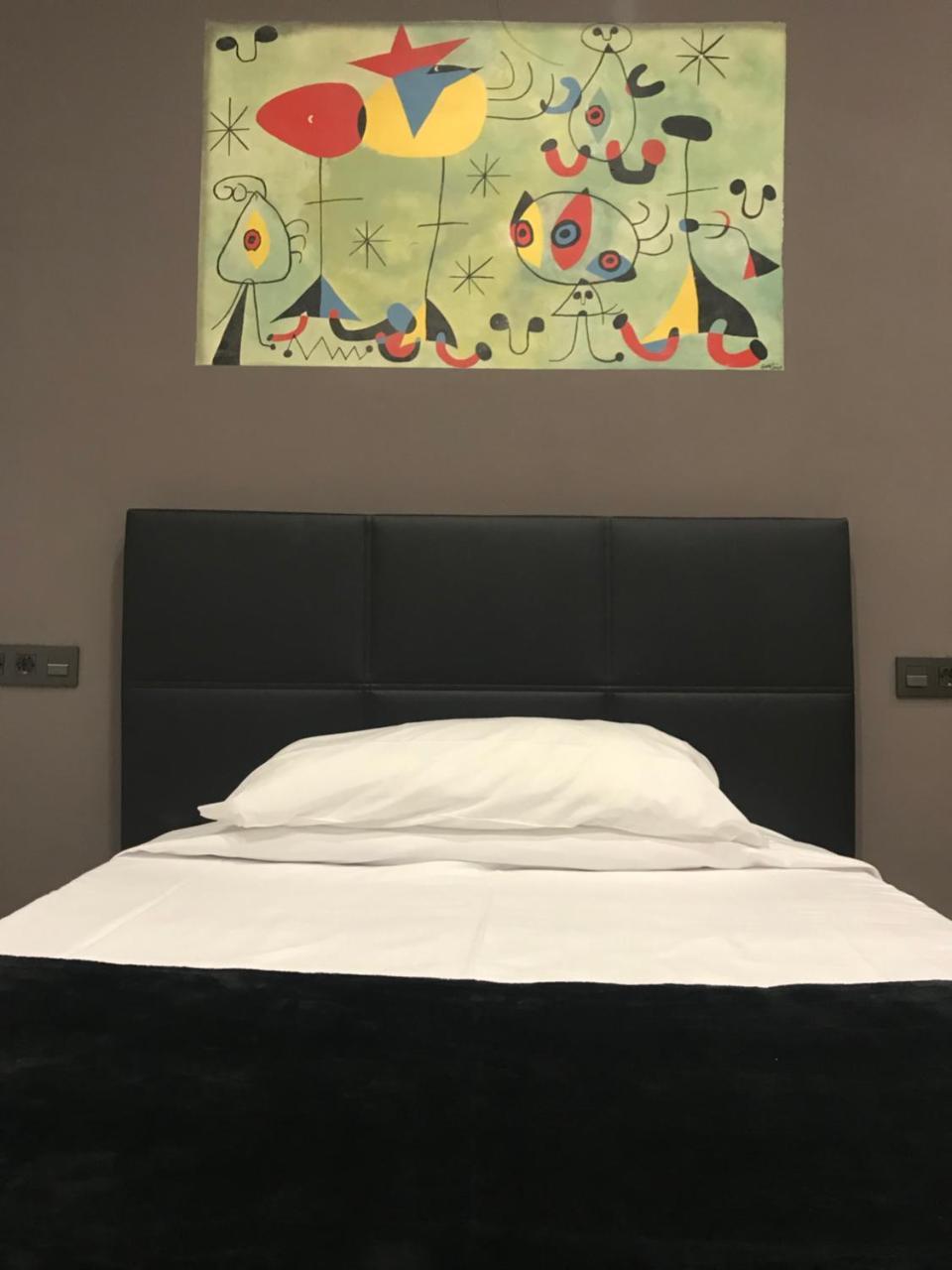 Hostal Eden Барселона Екстериор снимка