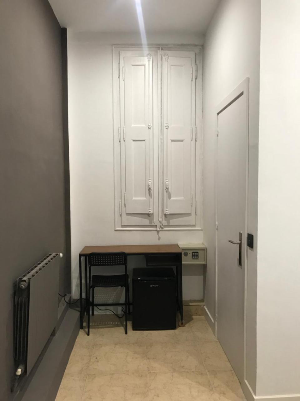 Hostal Eden Барселона Екстериор снимка