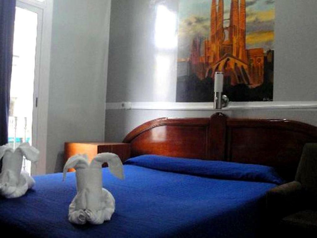 Hostal Eden Барселона Екстериор снимка